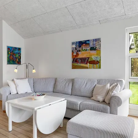 Lanica - 150m From The Sea By Interhome