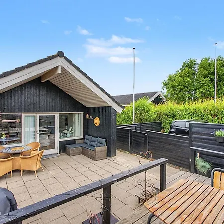 度假居 Lanica - 150m From The Sea By Interhome