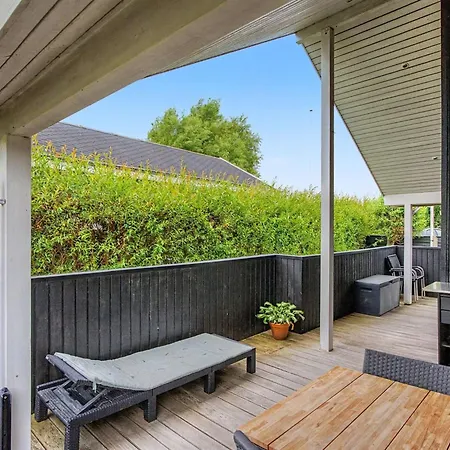 度假居 Lanica - 150m From The Sea By Interhome *